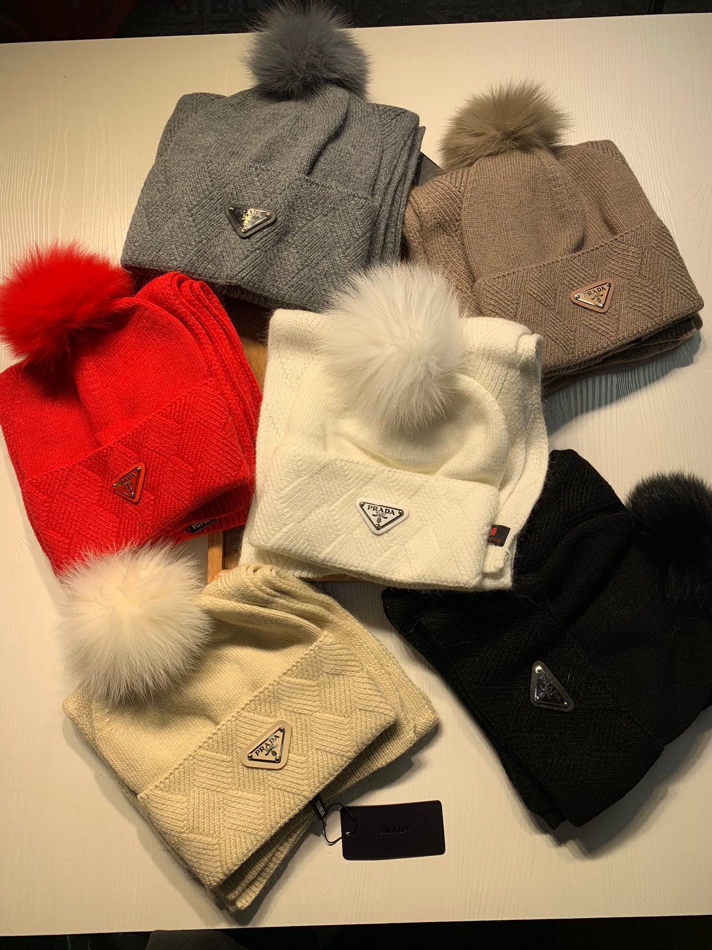PRADA SET SCARF AND HAT IN CHERRY RED WOOL AND RABBIT FUR 416367