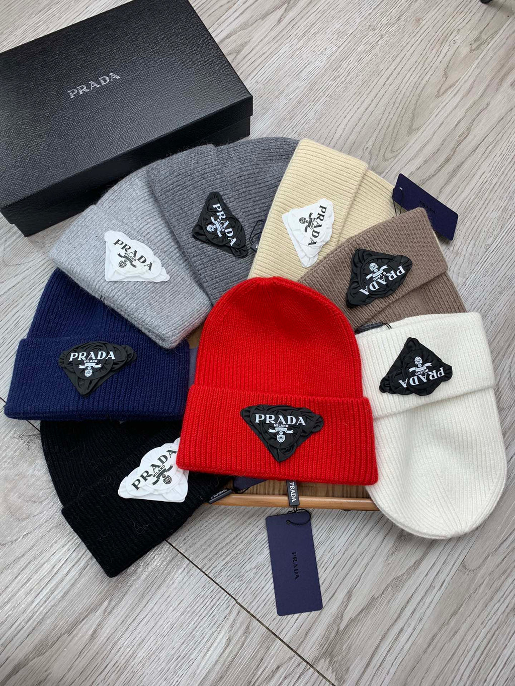 PRADA BEANIE HAT IN BLACK WOOL 431357
