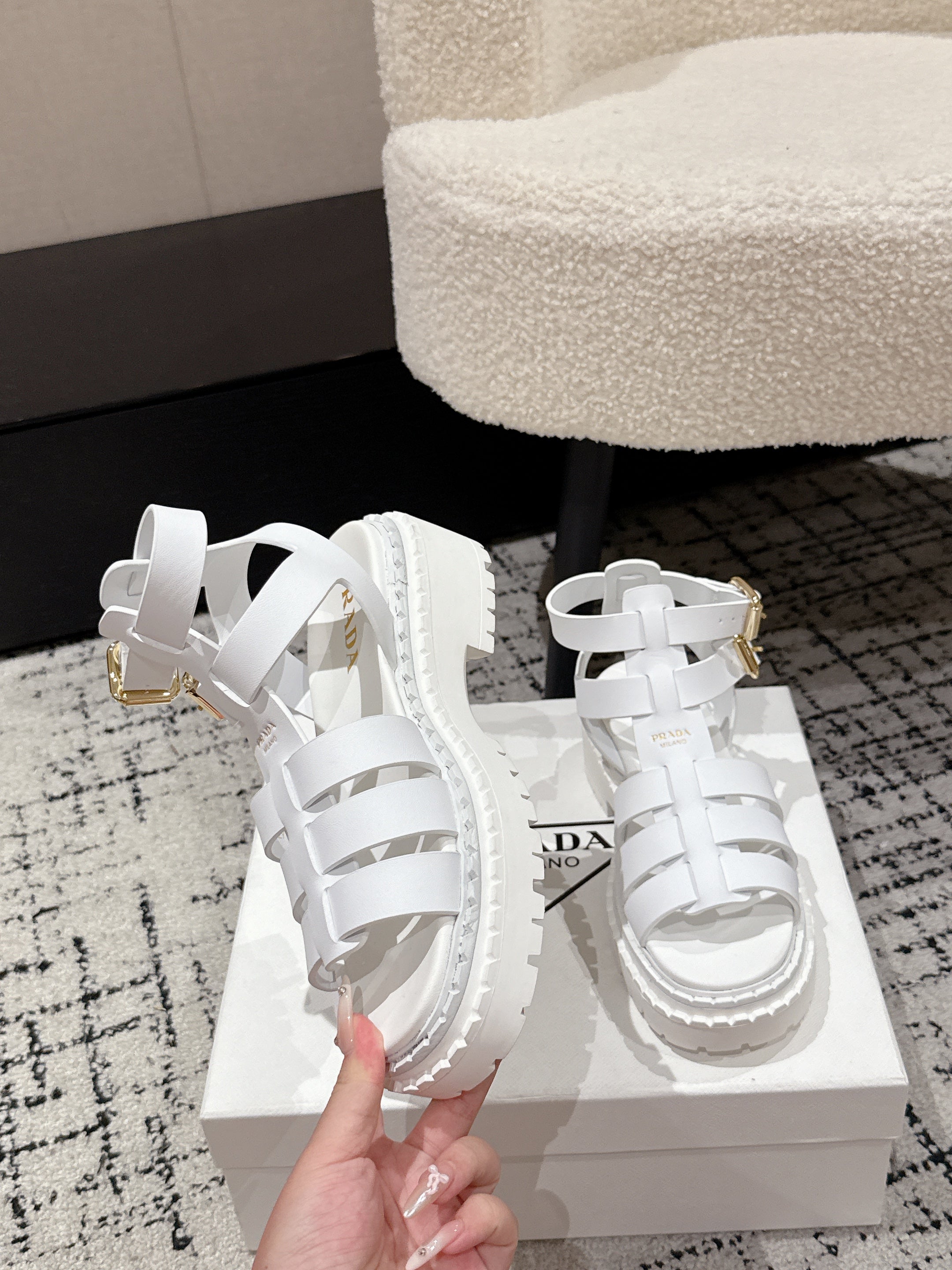 PRADA 25S HIGH TOP OPEN TOE FISHERMAN SANLS IN WHITE CALFSKIN