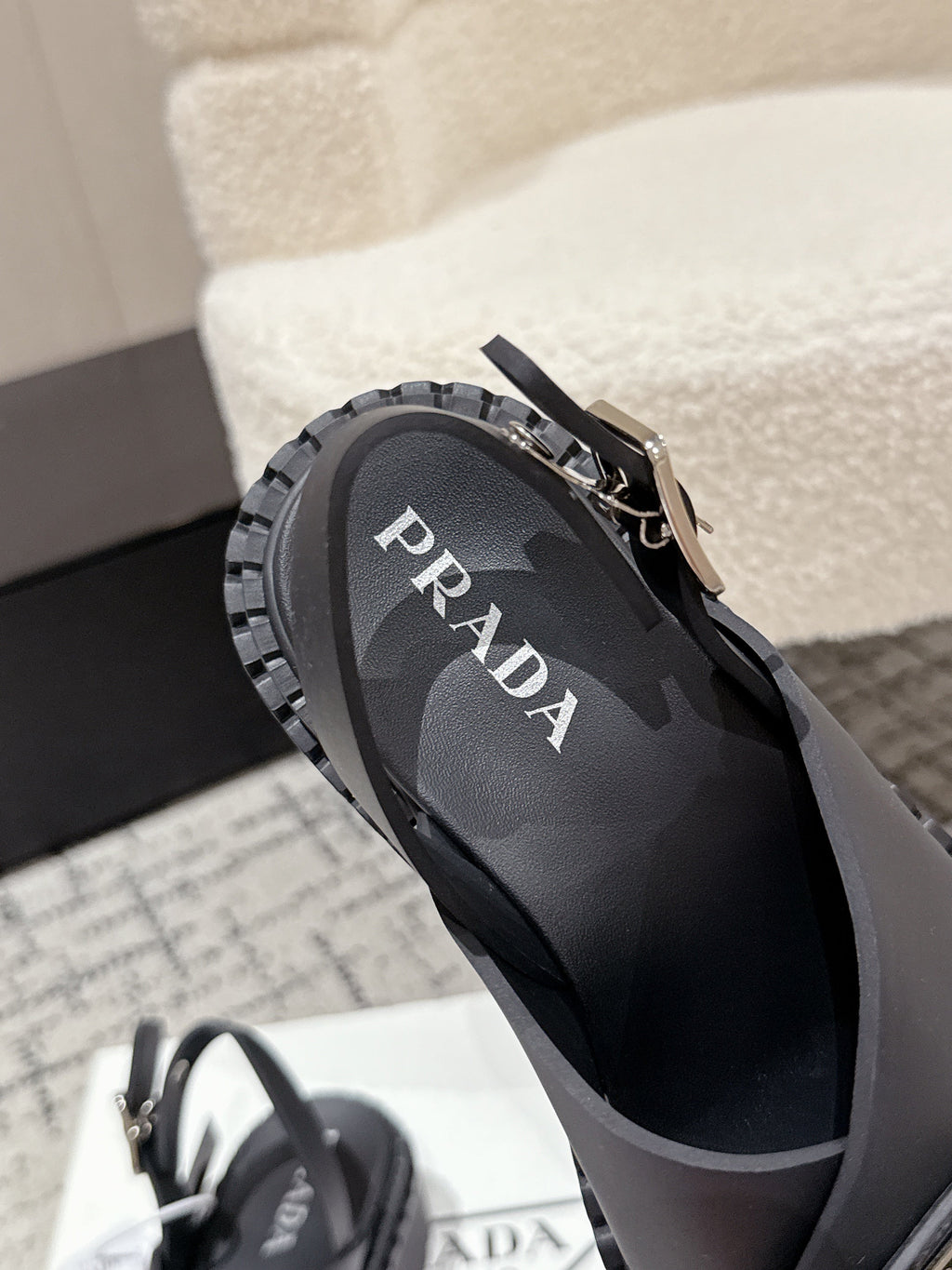 PRADA 25S CRISSCROSS SANLS IN BLACK CALFSKIN LOGO