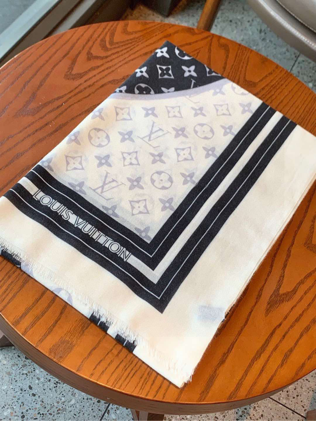 LOUIS VUITTON LV SCARF 200 CM IN CASHMERE 732076