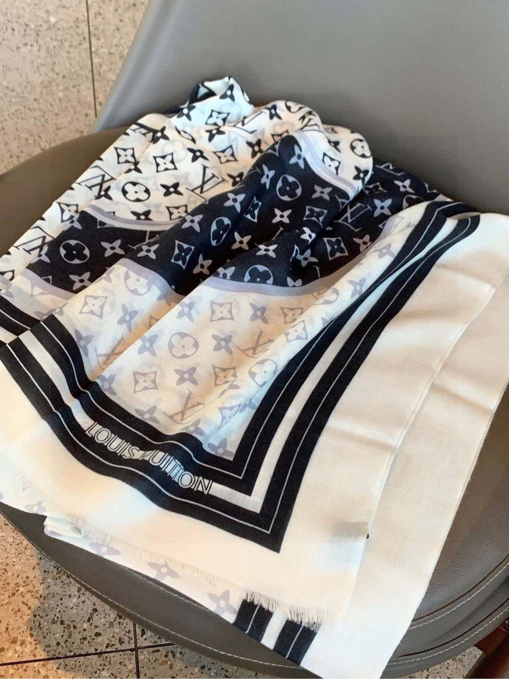 LOUIS VUITTON LV SCARF 200 CM IN CASHMERE 732076