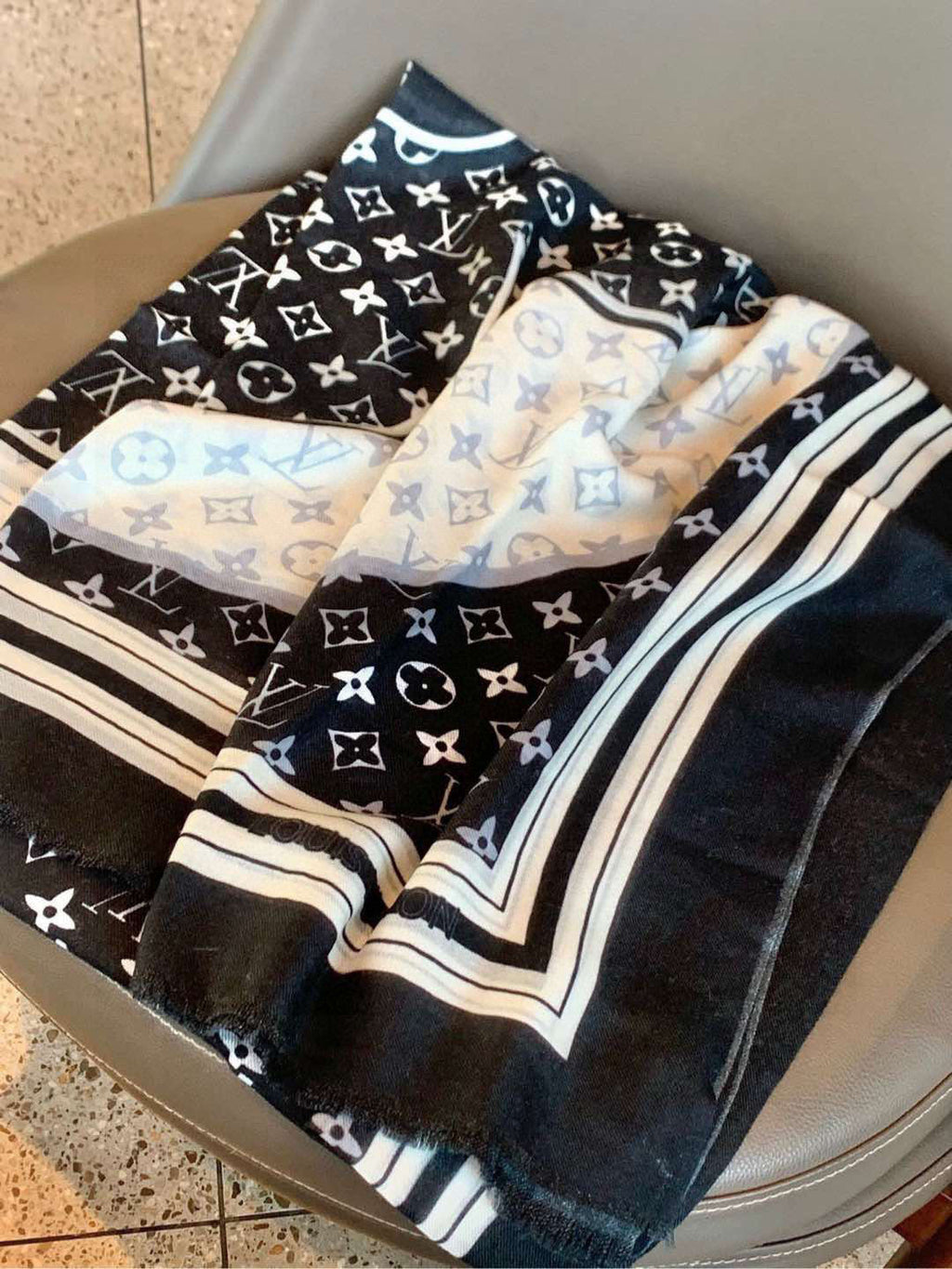 LOUIS VUITTON LV SCARF 200 CM IN CASHMERE 732078