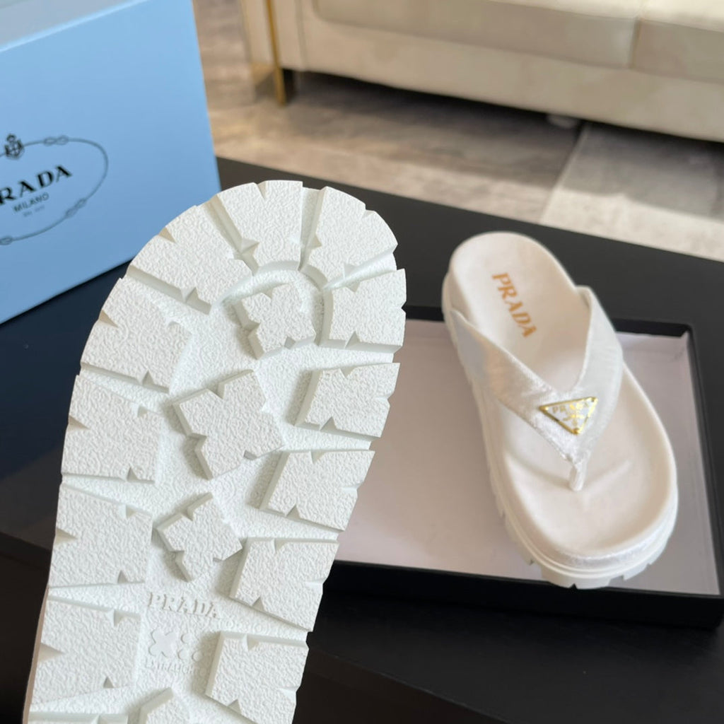 PRADA RUBBER THONG SANLS WHITE VELVET