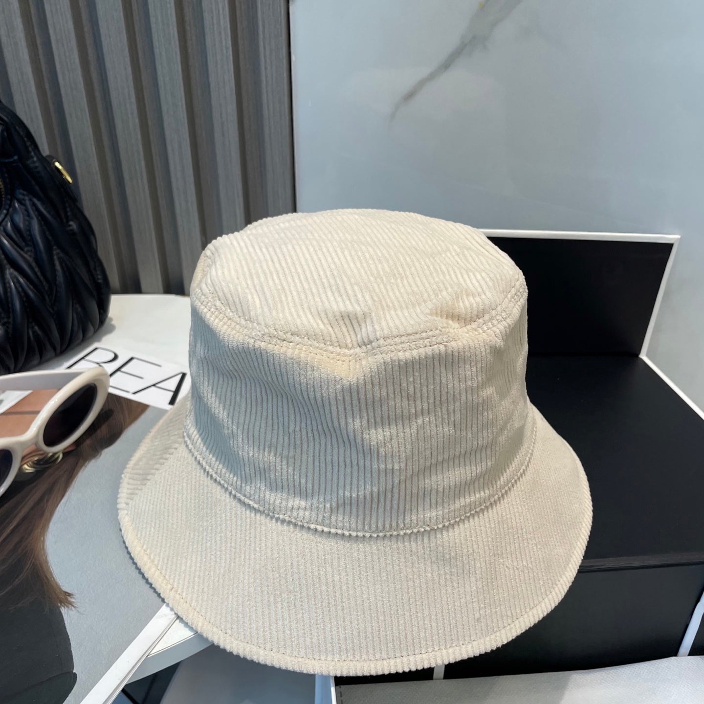 MM BUCKET IN CREAM WHITE VELVET WITH LOGO
