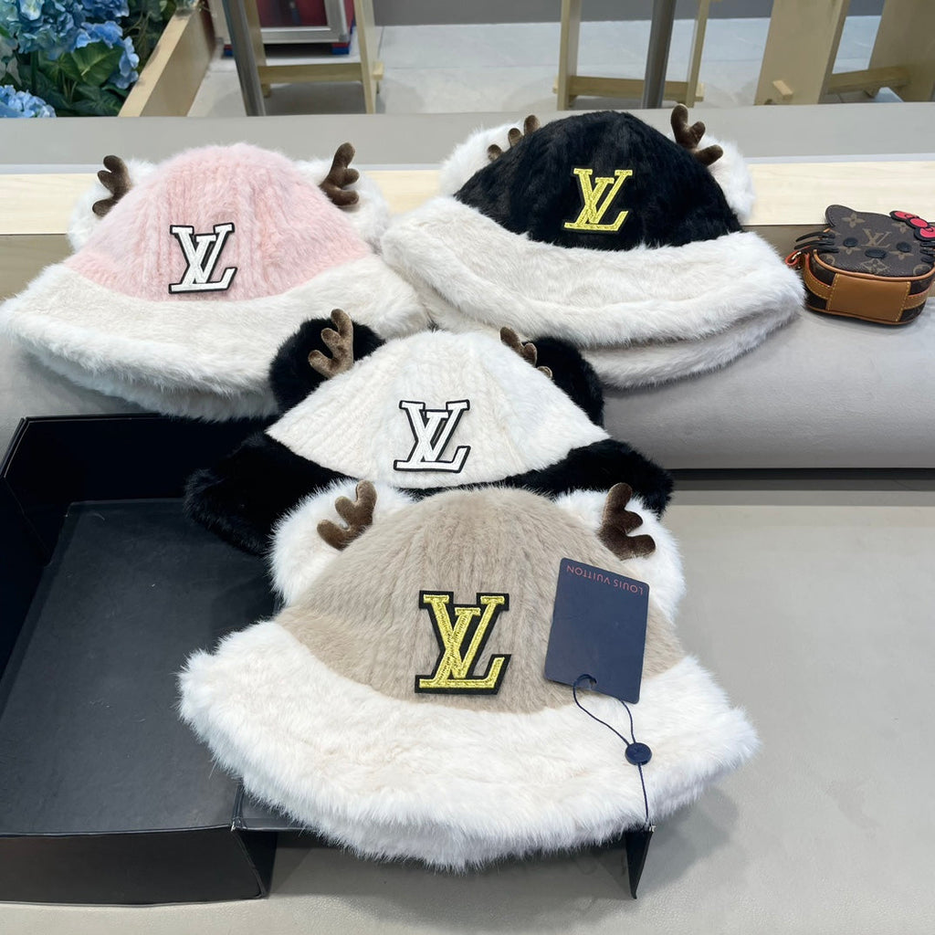 LOUIS VUITTON FISHERMAN HAT IN WHITE MIX BLACK WOOL AND RABBIT FUR 409759