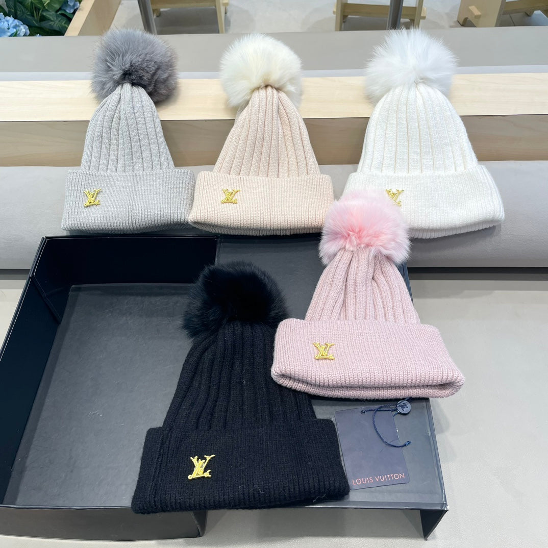 LOUIS VUITTON KNITTED BEANIE HAT IN LULLABY PINK WOOL AND FOX FUR 409792