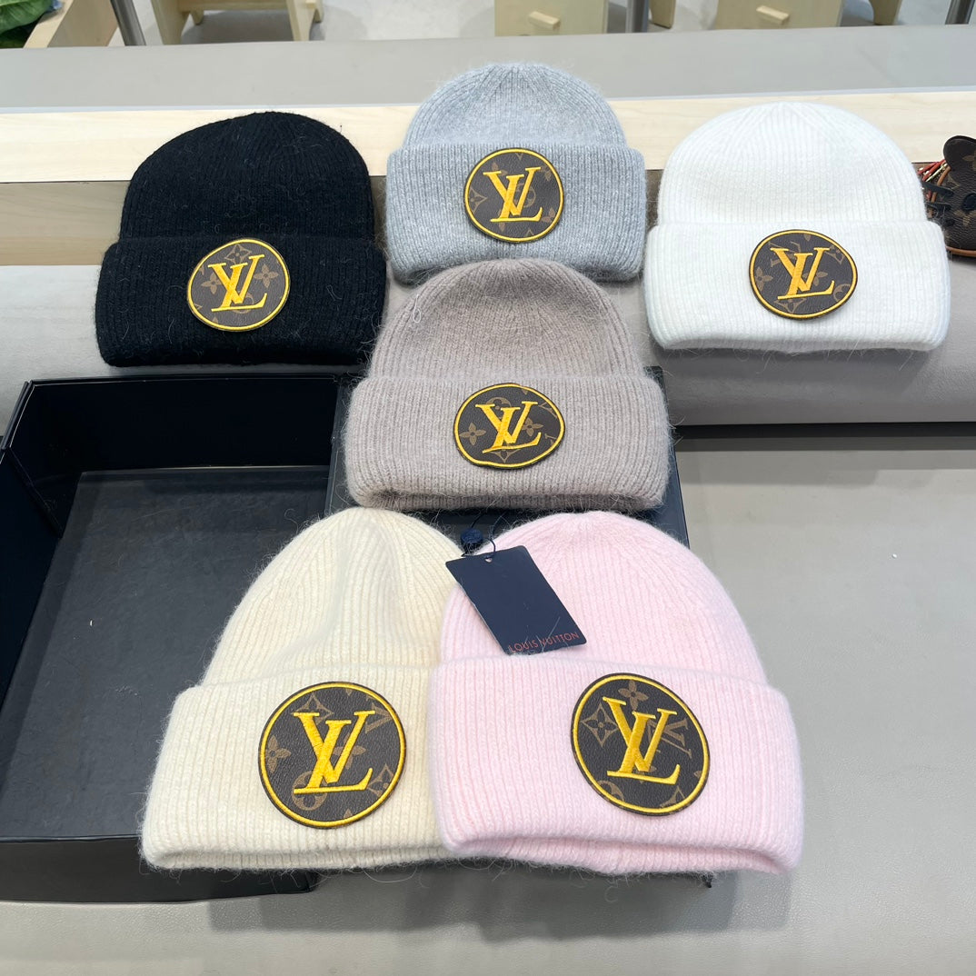 LOUIS VUITTON KNITTED BEANIE HAT IN WHITE WOOL AND RABBIT FUR 417753