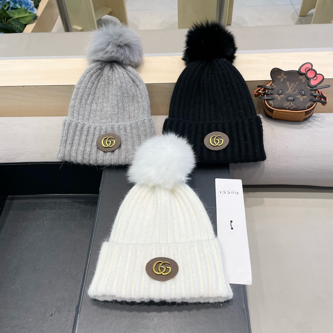 GUCCI BEANIE HAT IN WHITE WOOL 422453