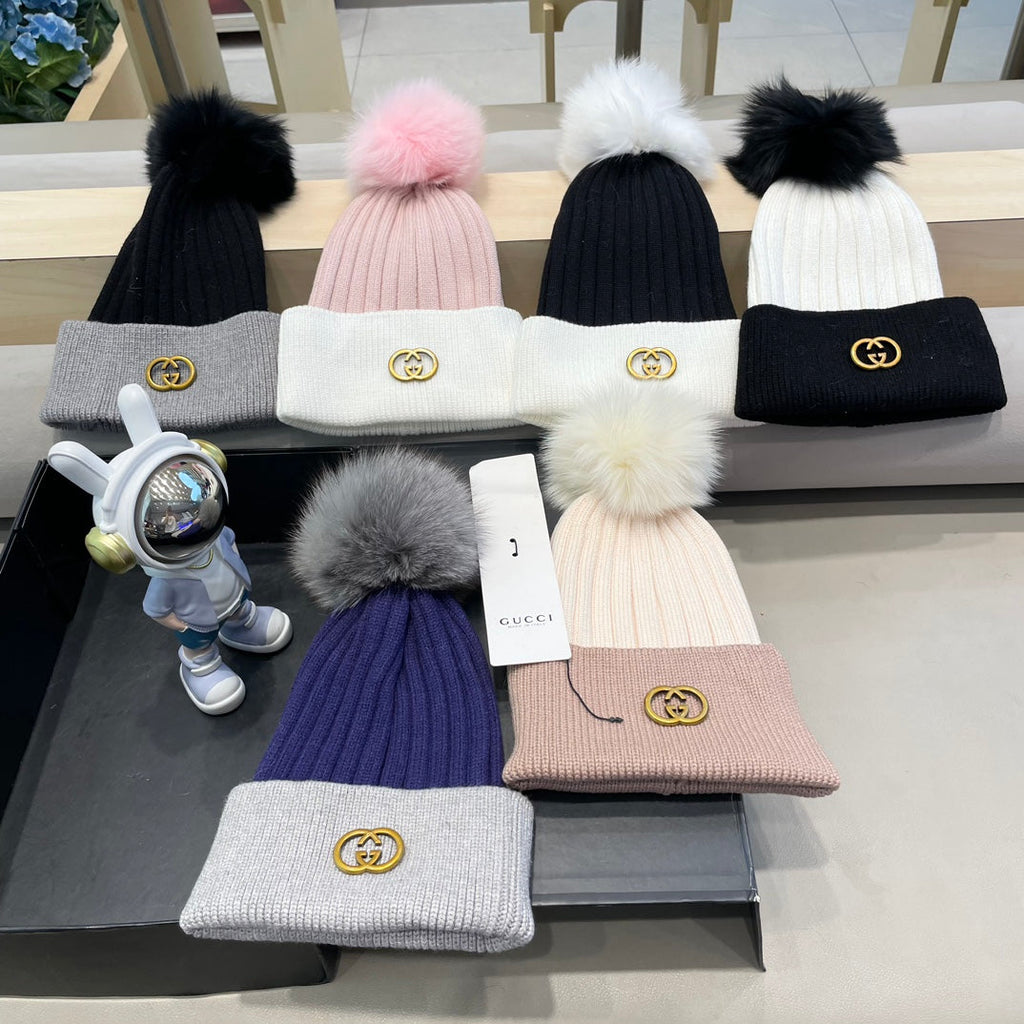 GUCCI BEANIE HAT IN LIGHT PINK MIX WHITE WOOL AND FOX FUR 422503