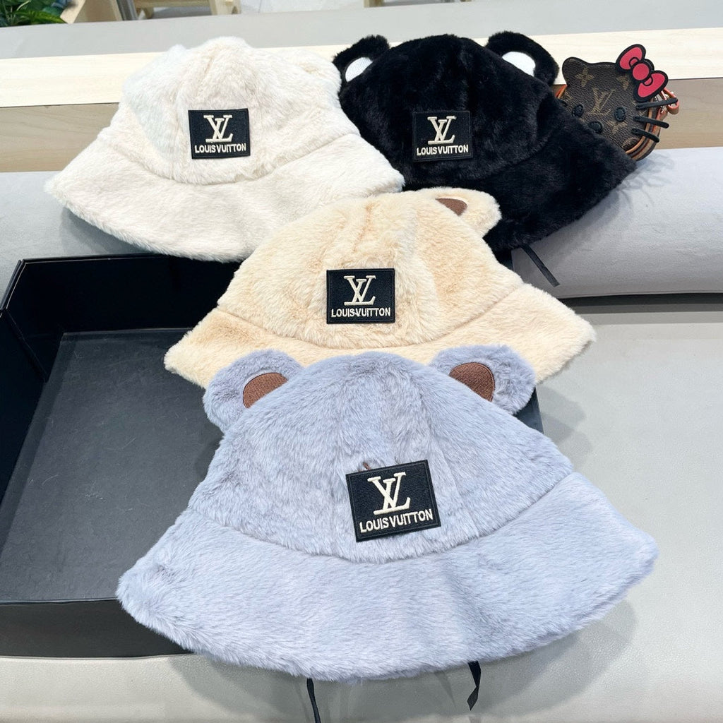 LOUIS VUITTON BUCKET HAT IN WHITE WOOL AND LAMB FUR 434940