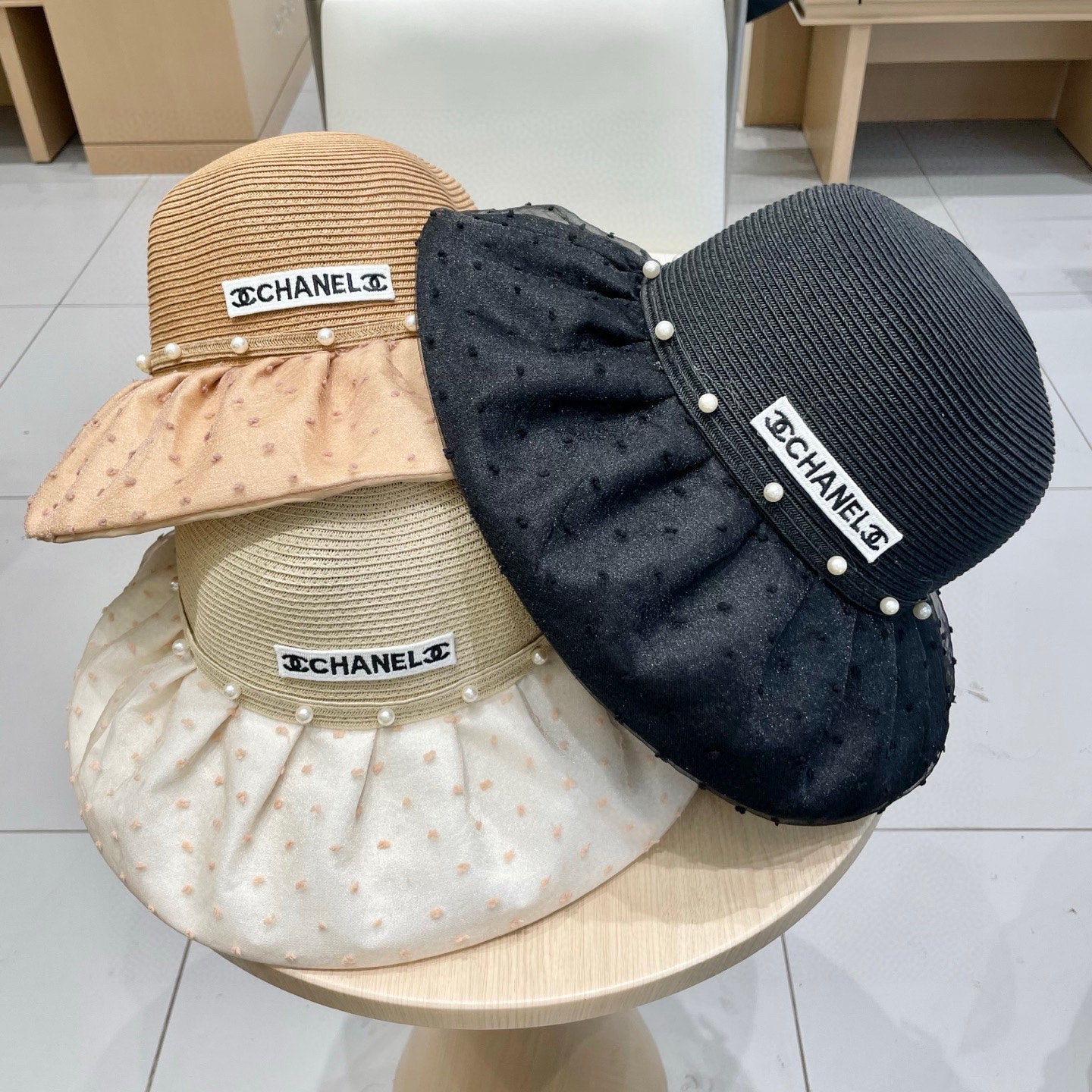 CHANEL WIDE BRIM HAT IN IVORY STRAW 673033