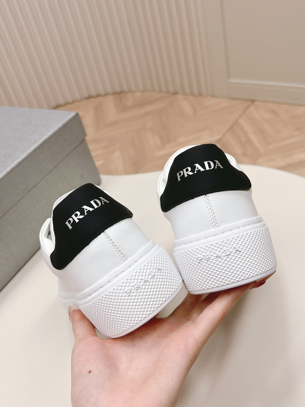 PRADA LOGO OUTLET BASIC SNEAKERS WHITE AND BLACK TOE CALFSKIN