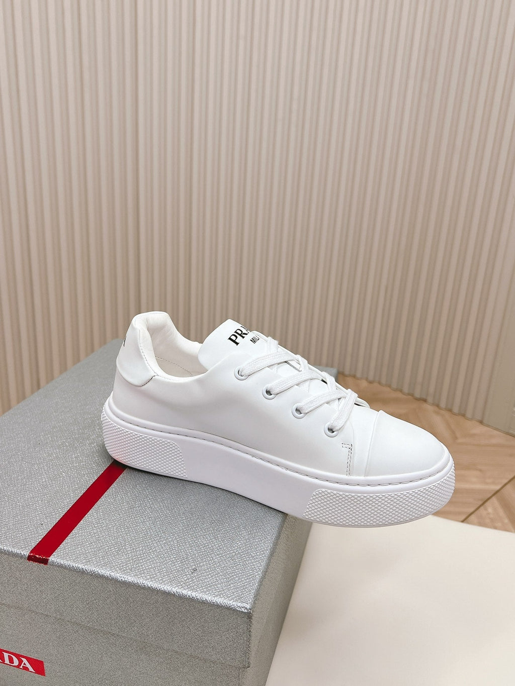 PRADA LOGO OUTLET BASIC SNEAKERS WHITE CALFSKIN