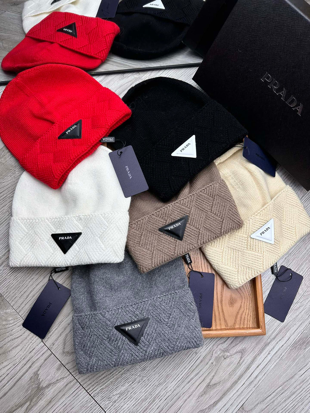 PRADA BEANIE HAT IN WHITE WOOL AND RABBIT FUR 342037
