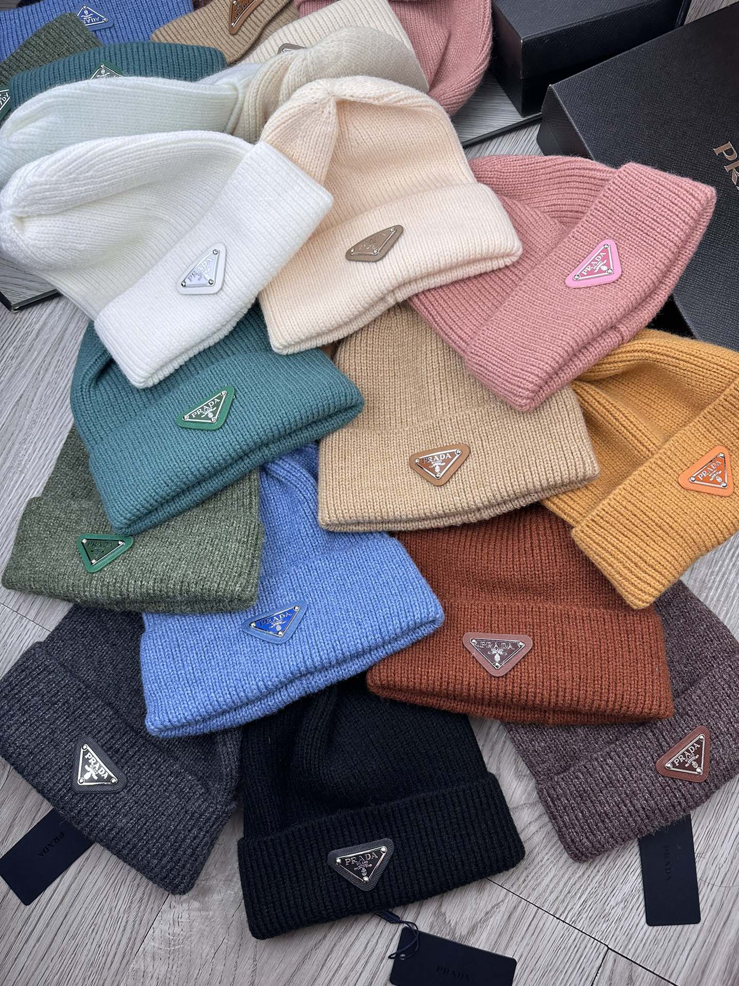 PRADA BEANIE HAT IN ROSE PINK WOOL 332401