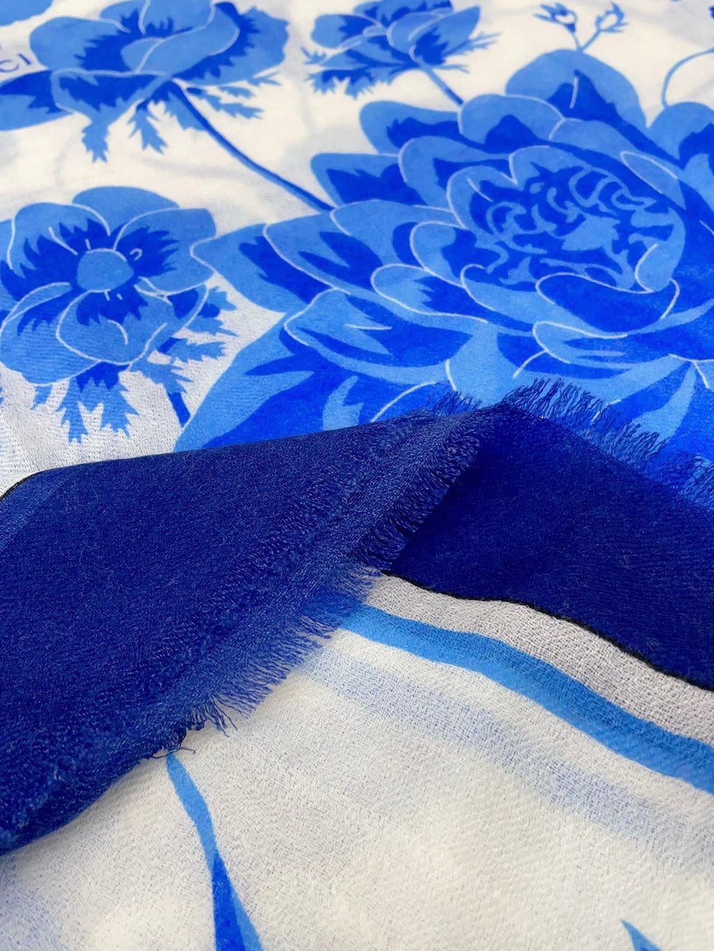GUCCI SQUARE SCARF 140 CM IN MAYA BLUE CASHMERE 398257