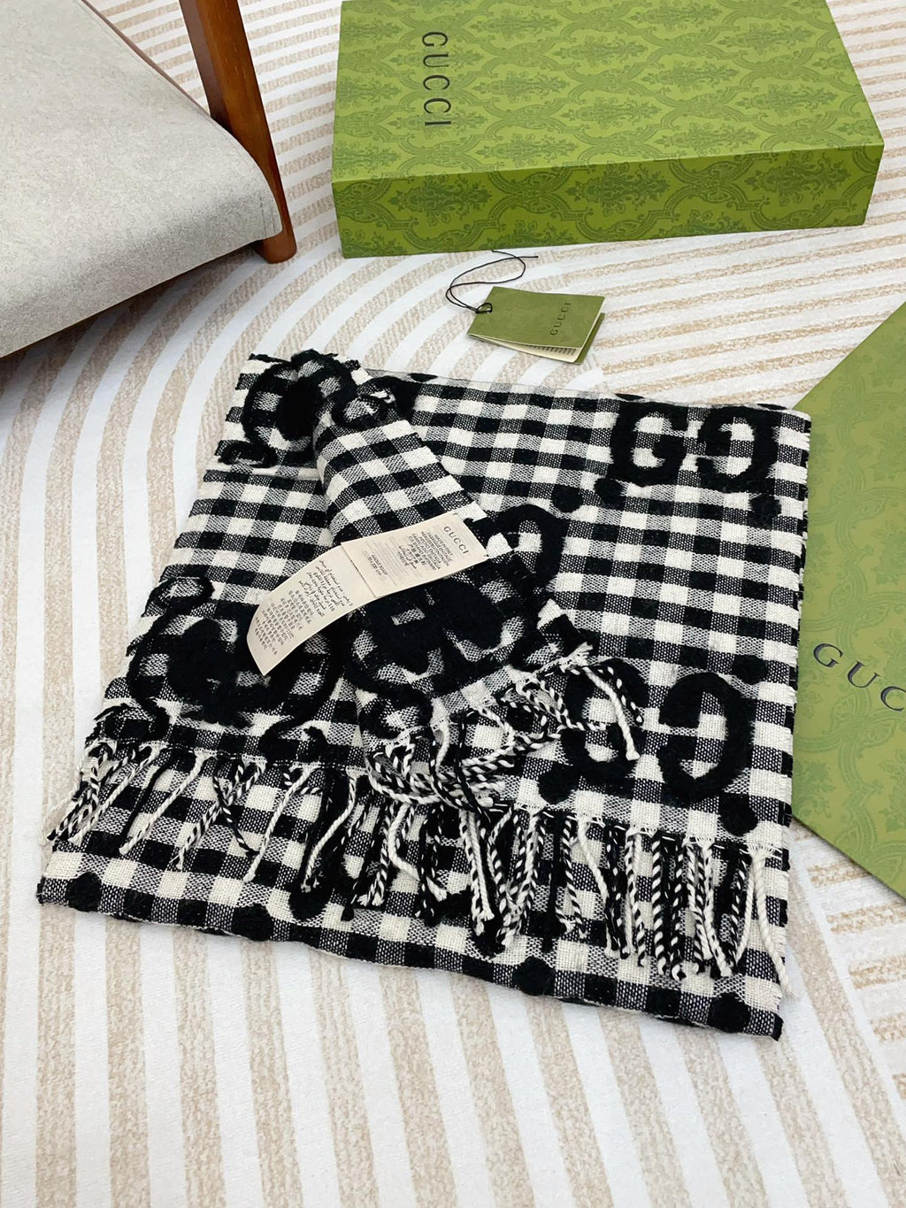 GUCCI SCARF 220 CM IN BLACK MIX WHITE WOOL 401165