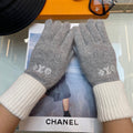 LOUIS VUITTON GLOVES IN DOVE GRAY MIX WHITE WOOL 458573