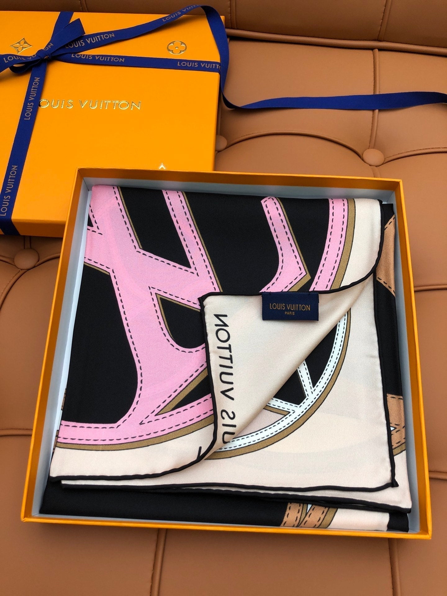 LOUIS VUITTON LV SCARF 90 CM IN SILK 704579