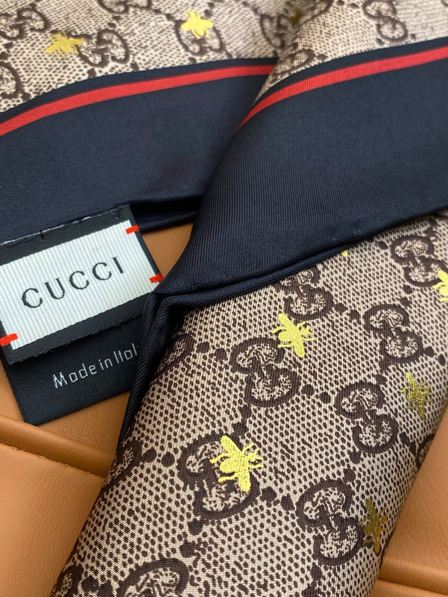 GUCCI 25S SCARF 90 IN SILK 709692