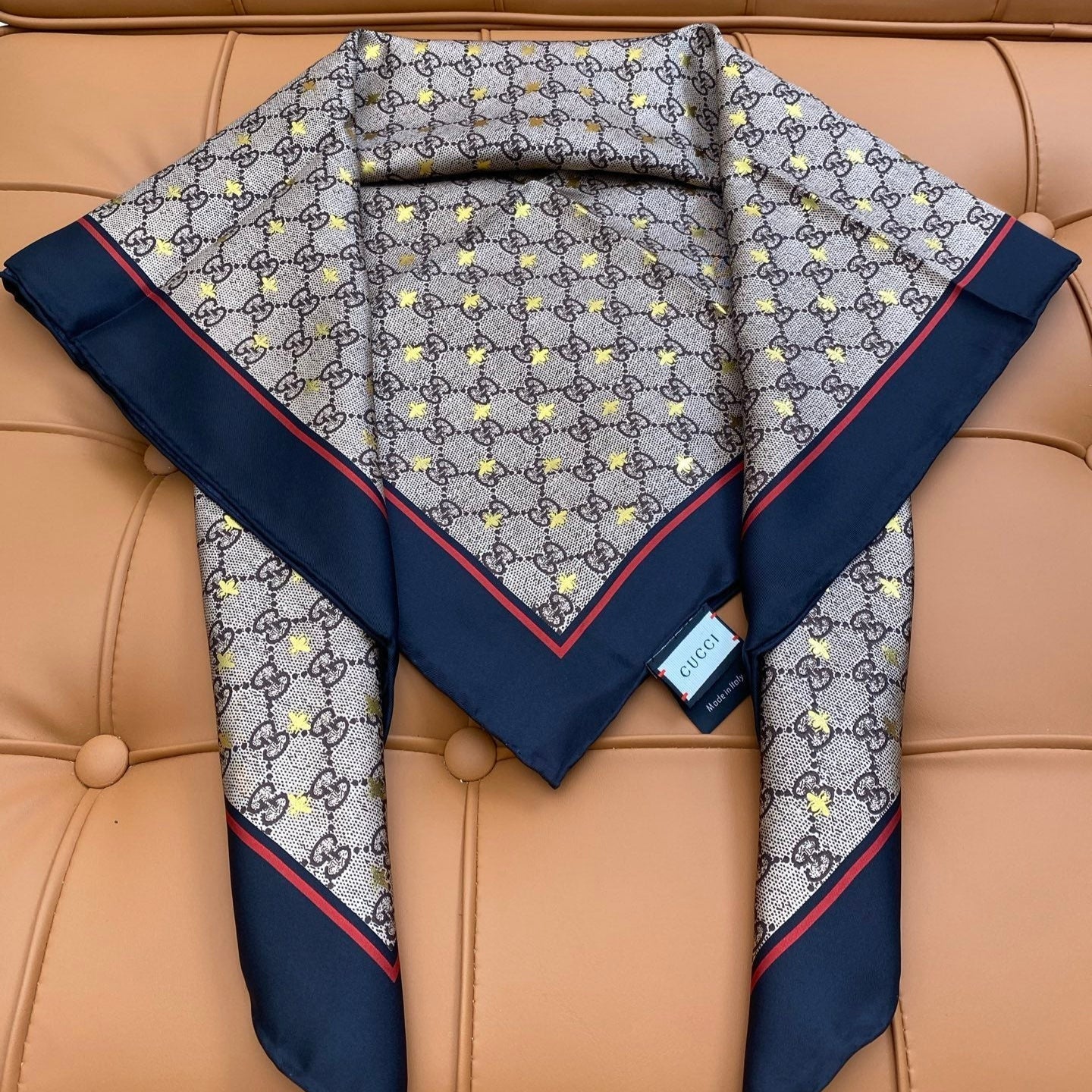 GUCCI 25S SCARF 90 IN SILK 709692