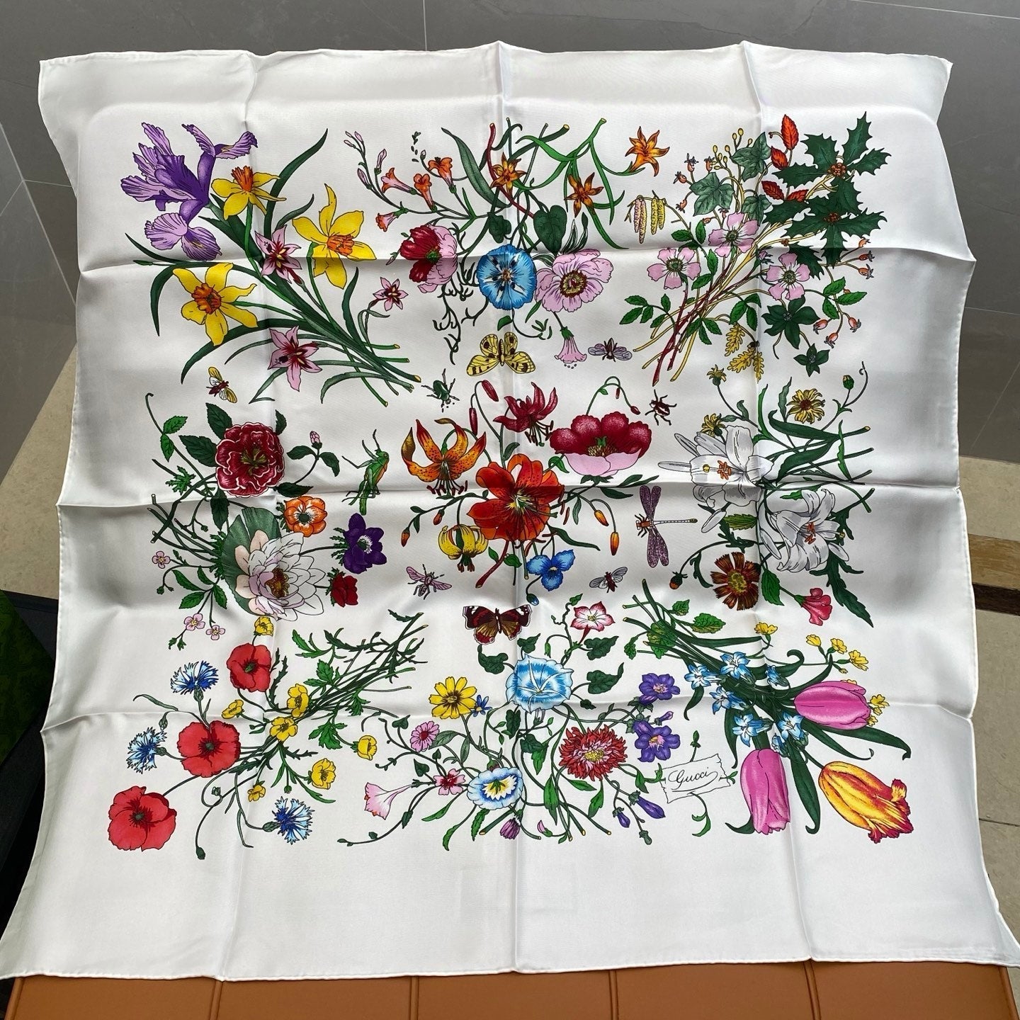 GUCCI 25S SCARF 90 IN SILK 718504