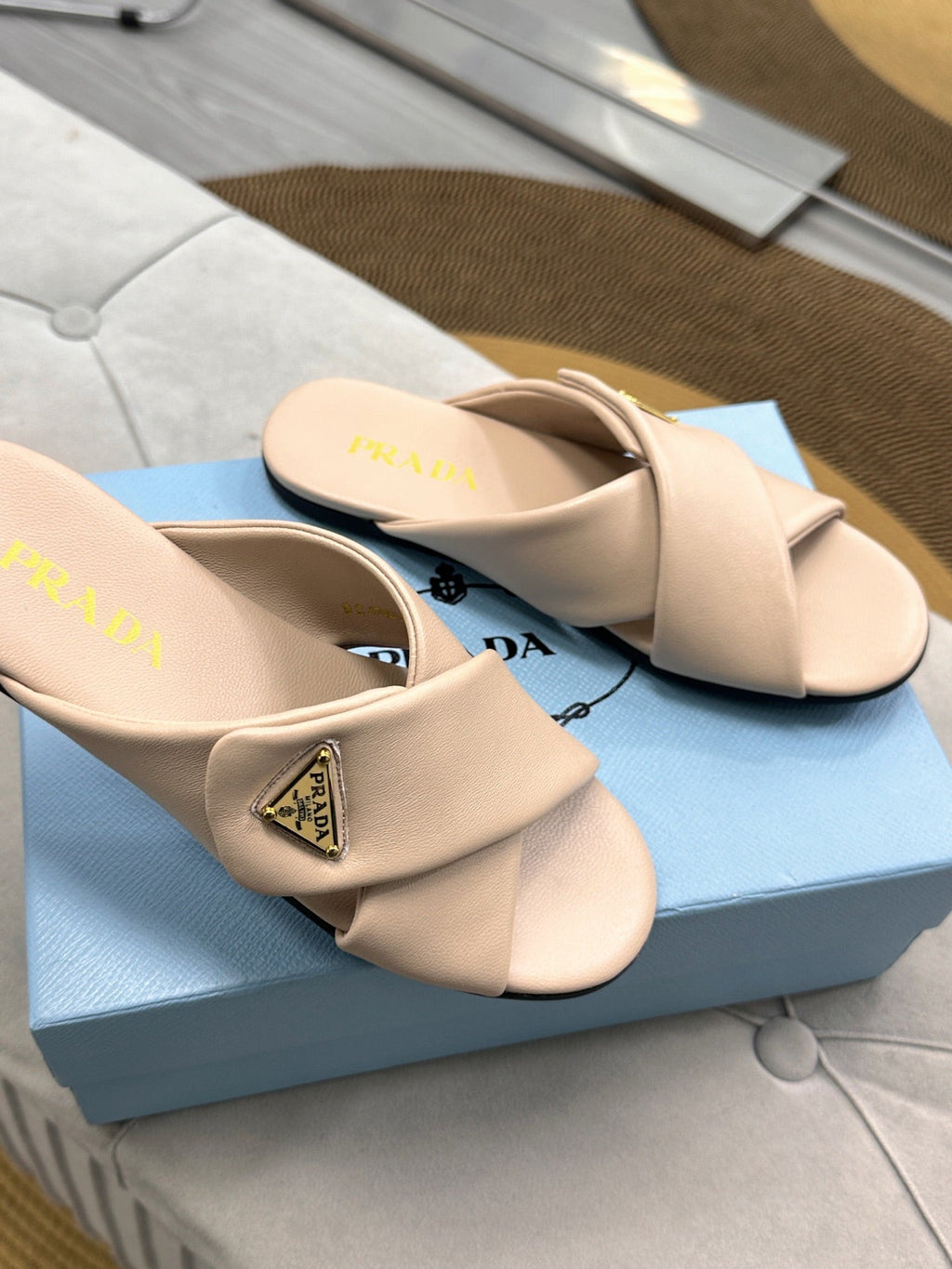 PRADA 25S SLIDE SANLS IN BEIGE CALFSKIN LOGO