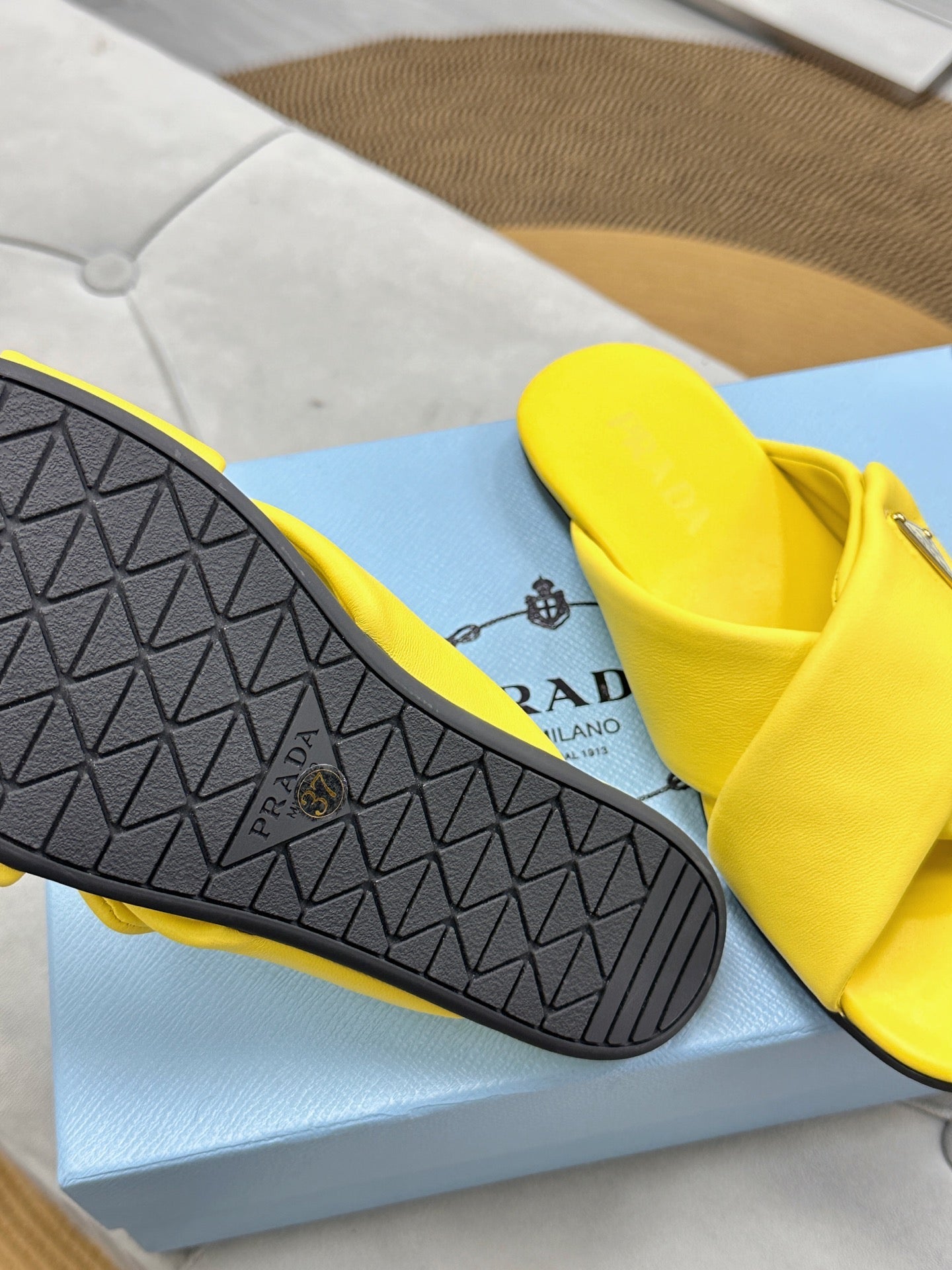 PRADA 25S SLIDE SANLS IN YELLOW CALFSKIN LOGO