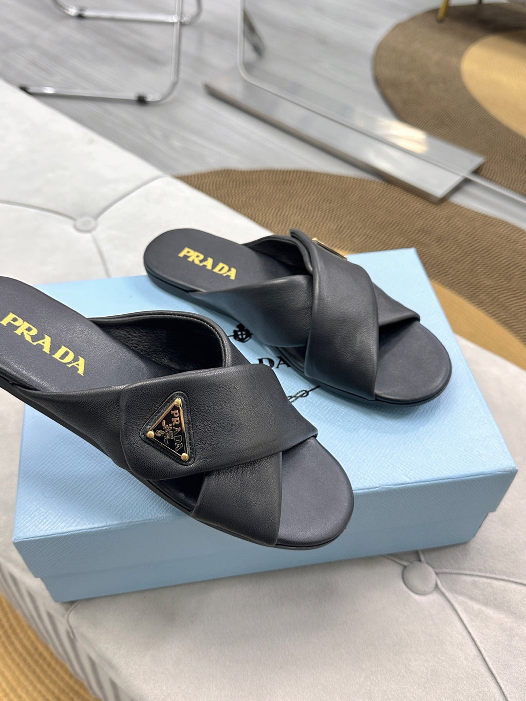 PRADA 25S SLIDE SANLS IN BLACK CALFSKIN LOGO