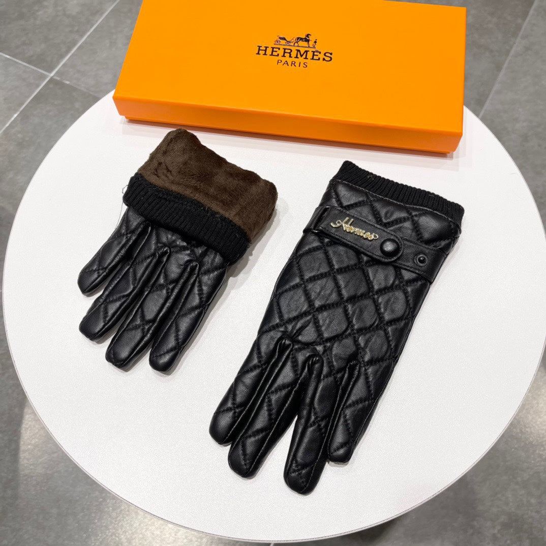 HERMES GLOVES IN BLACK LAMBSKIN AND WOOL LINING 109612