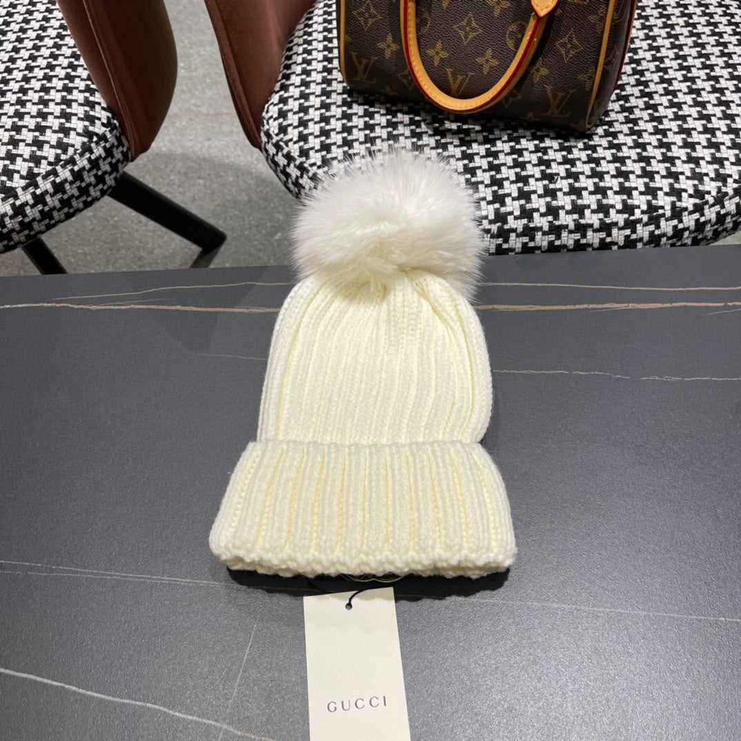 GUCCI BEANIE HAT IN WHITE WOOL 403393