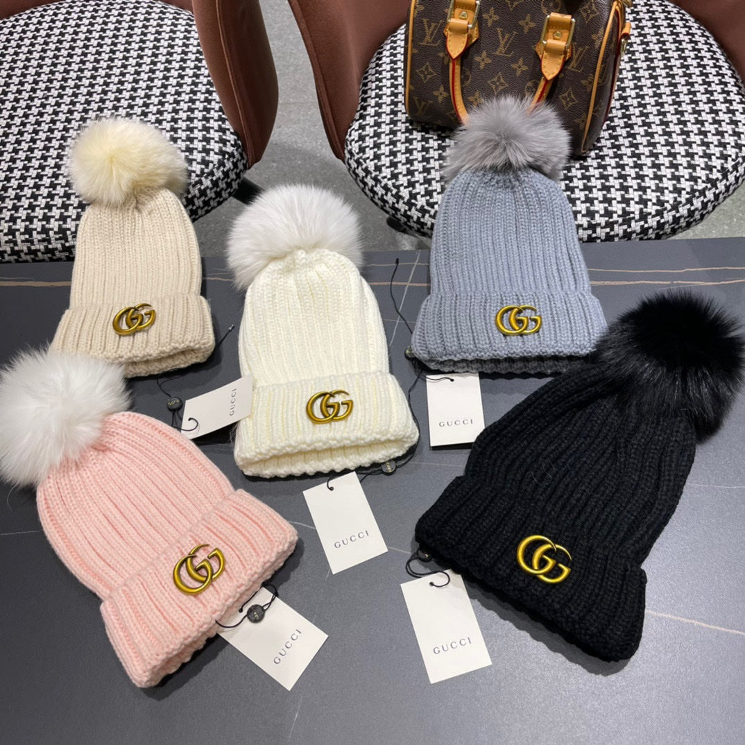 GUCCI BEANIE HAT IN DOVE GRAY WOOL 403395