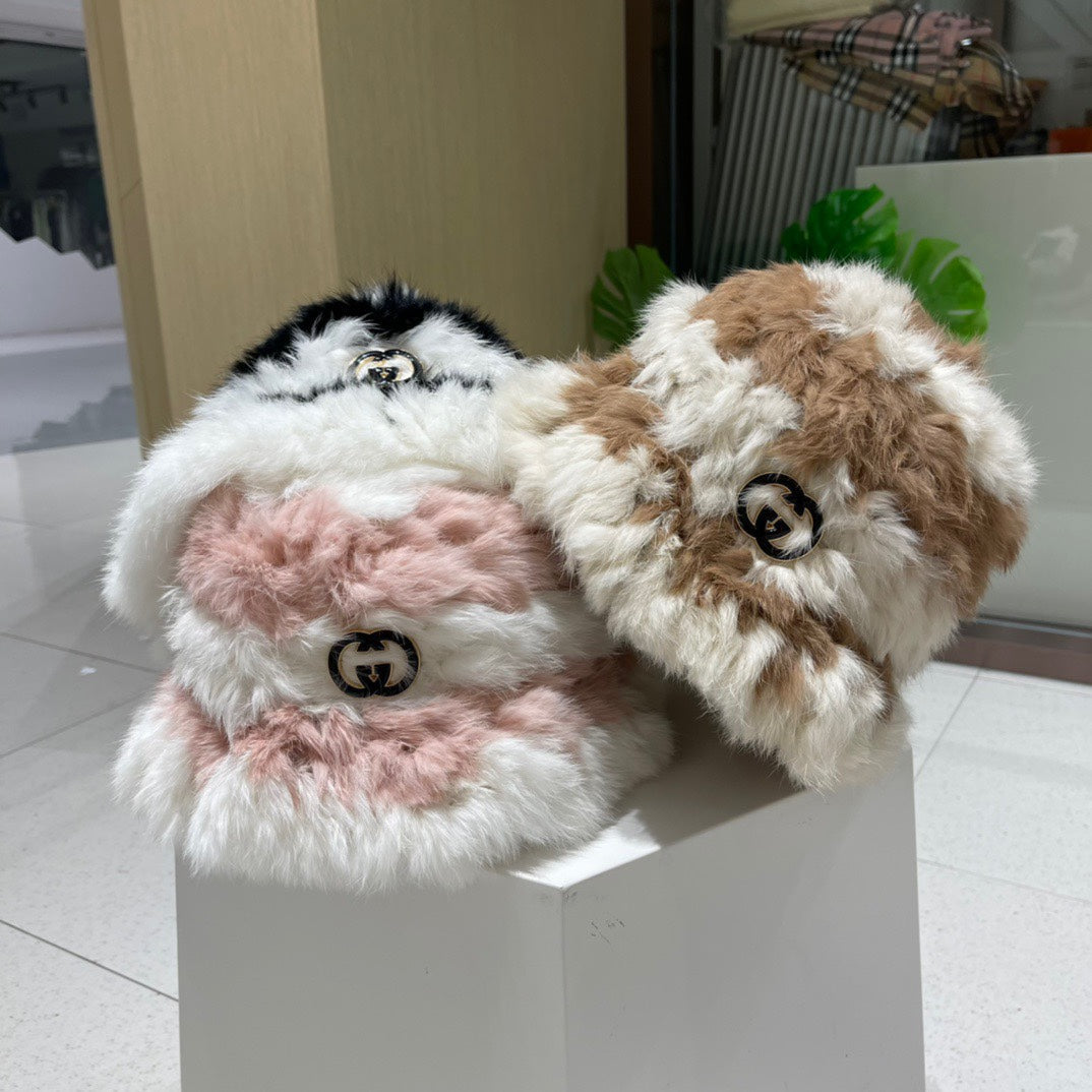GUCCI BUCKET HAT IN BLACK MIX WHITE RABBIT FUR 404640