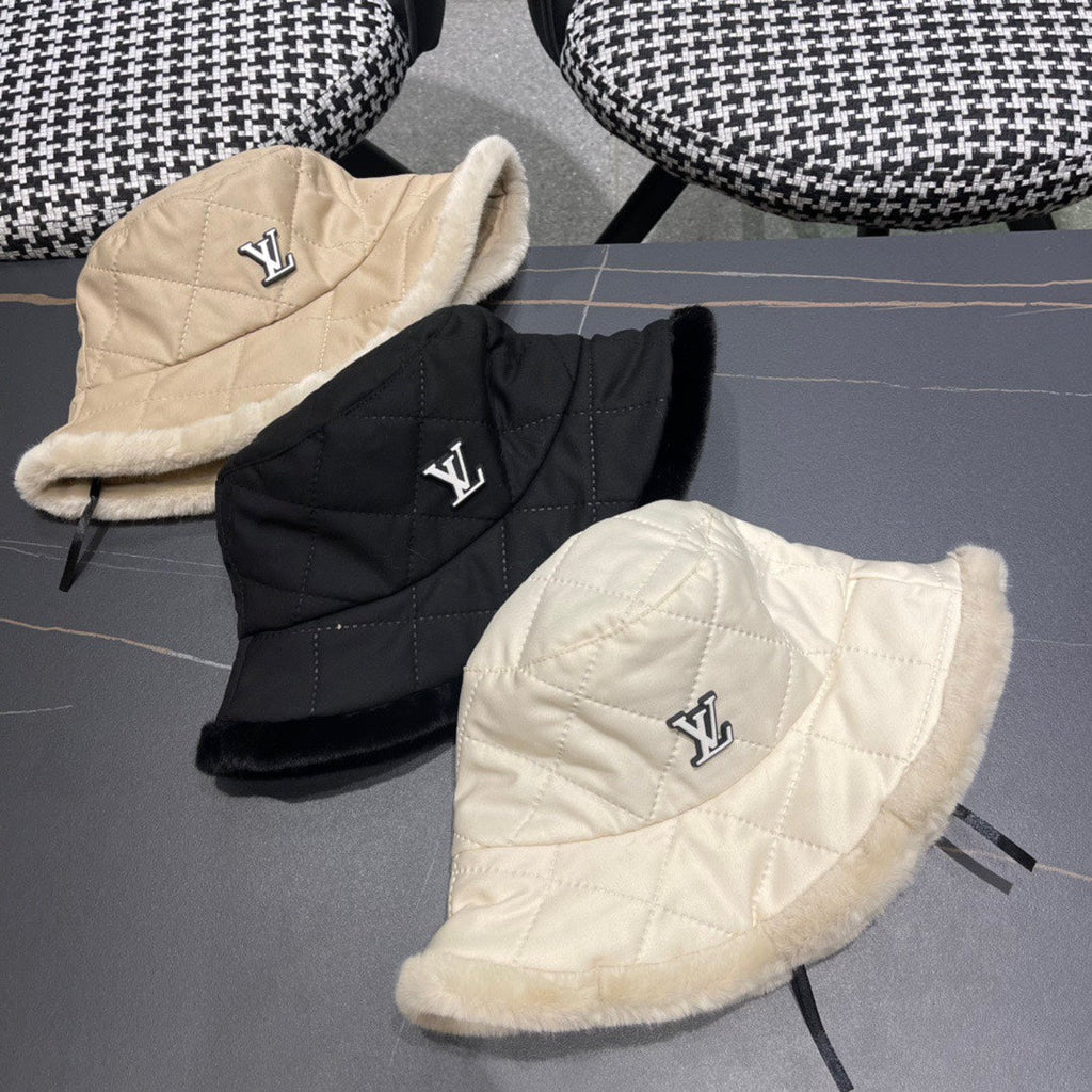 LOUIS VUITTON KNITTED BUCKET HAT IN BEIGE COTTON AND LAMB FUR 420922