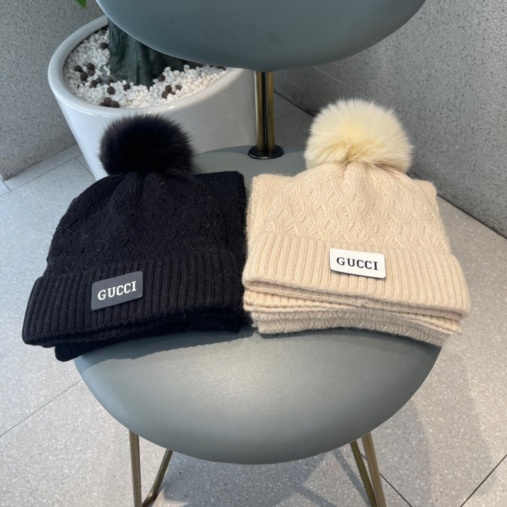 GUCCI SET SCARF AND HAT IN BLACK WOOL AND FOX FUR 420833