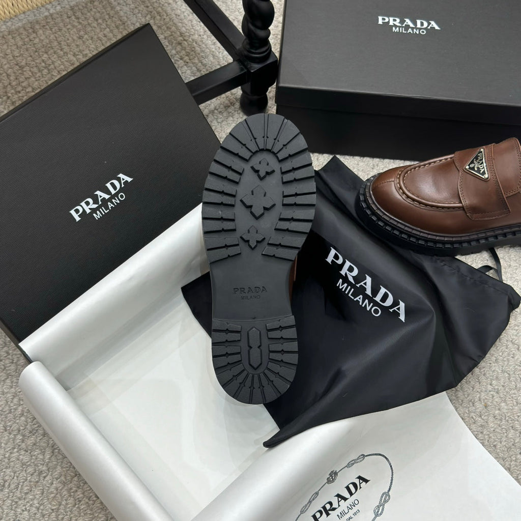 PRADA 25S LOAFER 50MM IN RK BROWN CALFSKIN LOGO