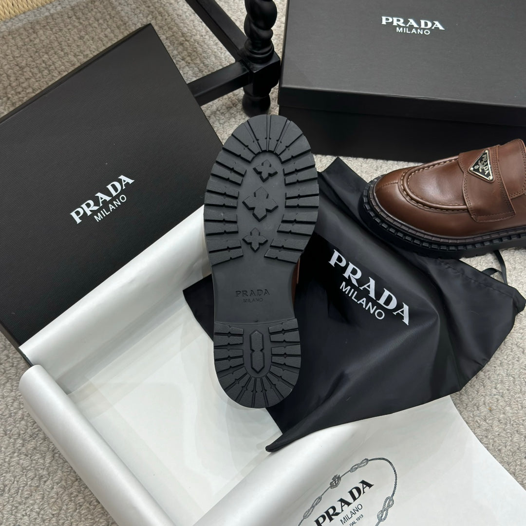 PRADA 25S LOAFER 50MM IN RK BROWN CALFSKIN LOGO