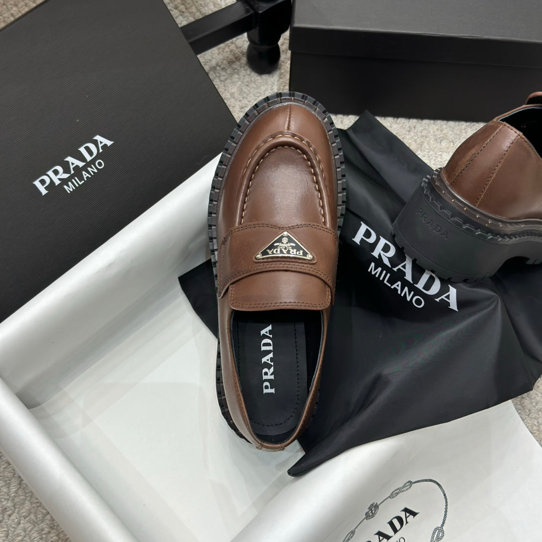 PRADA 25S LOAFER 50MM IN RK BROWN CALFSKIN LOGO