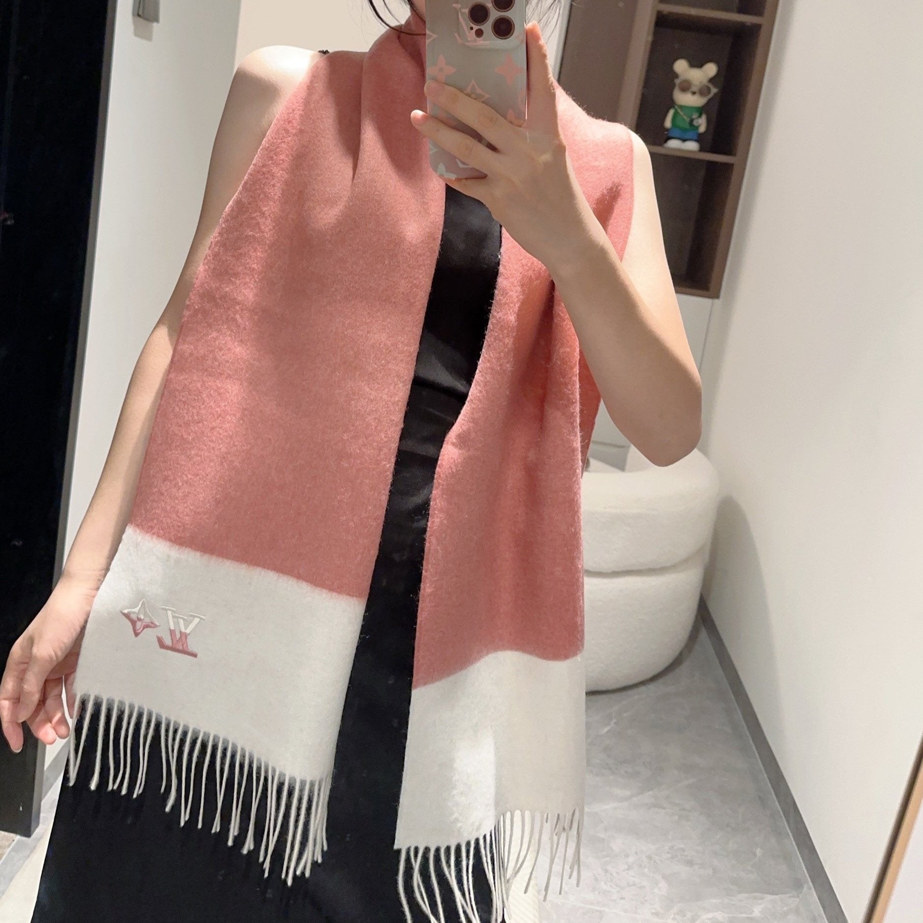 LOUIS VUITTON SCARF 185 CM IN BLUSH PINK MIX WHITE CASHMERE 390094