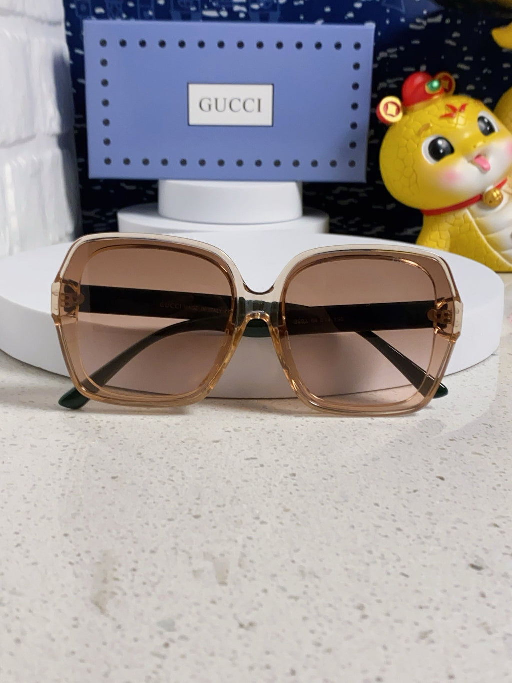 SQUARE FRAME SUNGLASSES 573309 IN ACETATE EMBOSSED LOGO