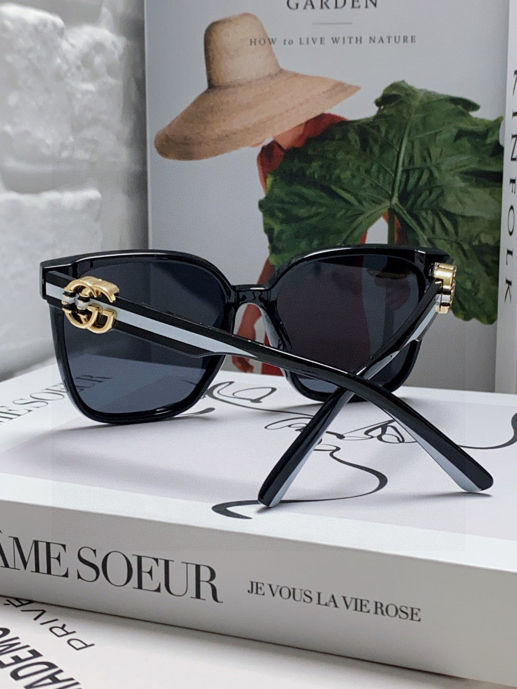 EMBOSSED LOGO BUTTERFLY FRAME SUNGLASSES 576876 IN ACETATE