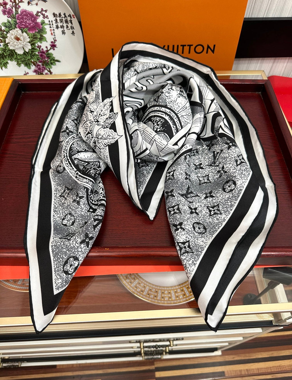LOUIS VUITTON SQUARE SILK SCARF MALLES MERVEILLEUSES 90 CM BLACK MIX WHITE 399997