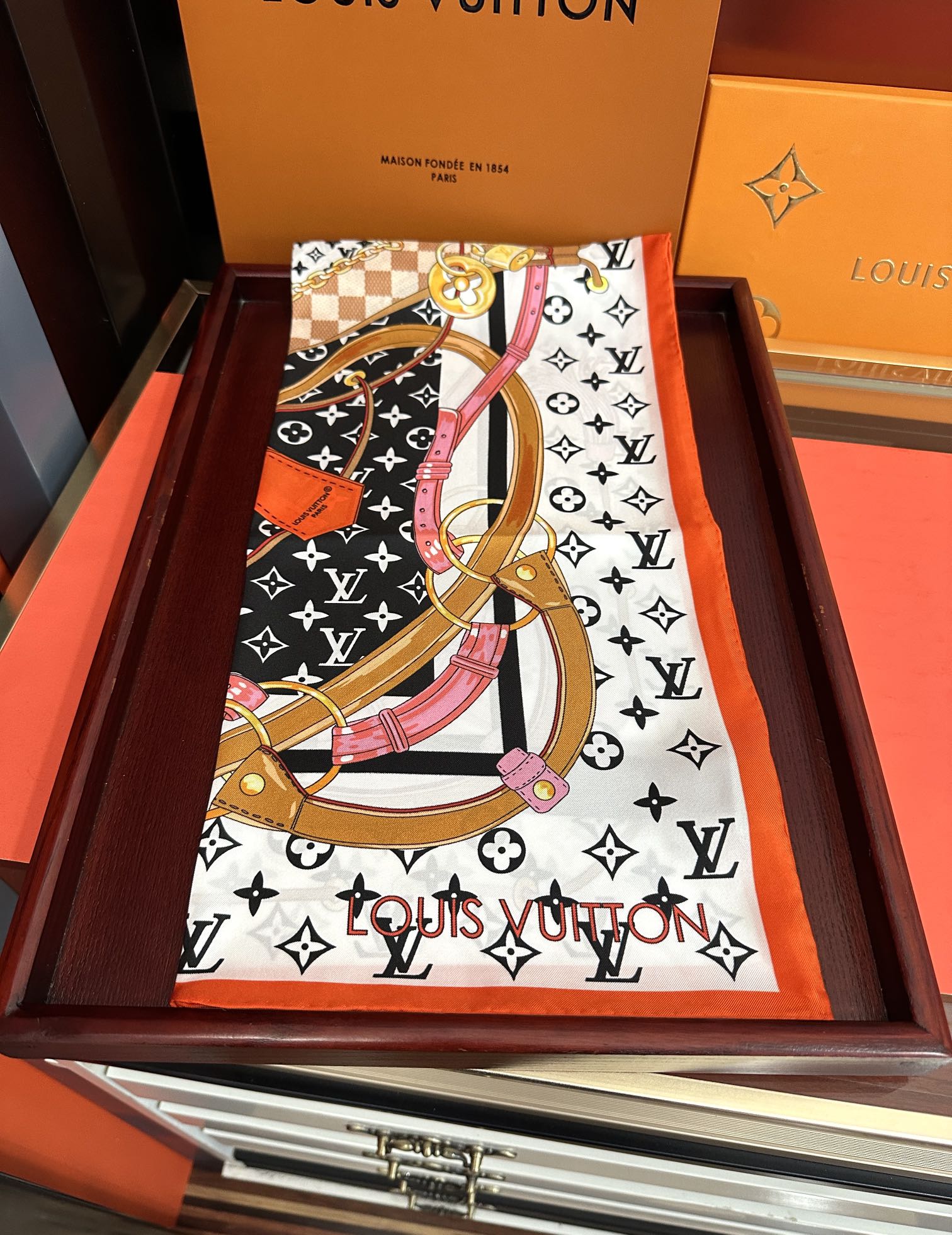 LOUIS VUITTON LV SCARF 90 CM IN SILK 729071