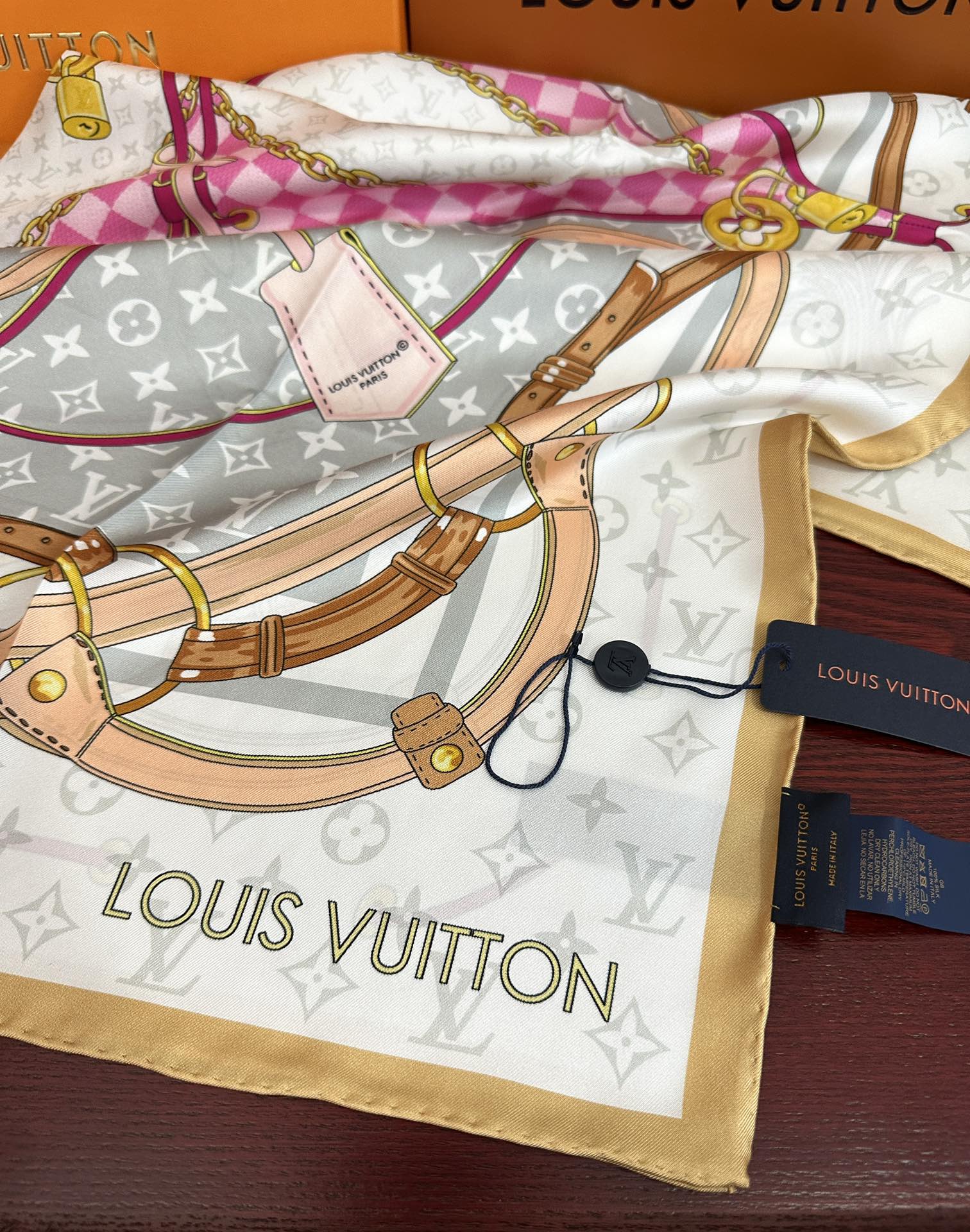 LOUIS VUITTON LV SCARF 90 CM IN SILK 729072