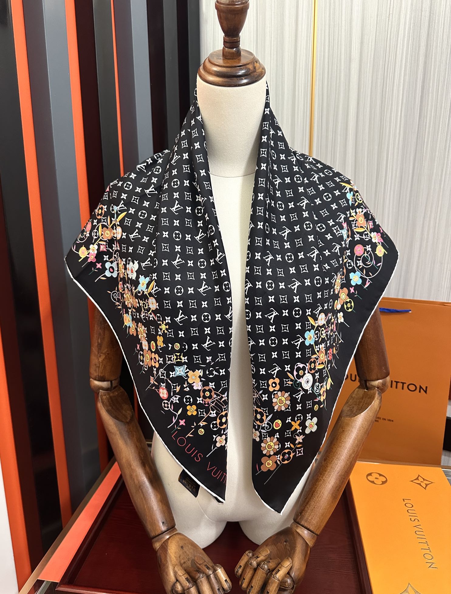 LOUIS VUITTON LV SCARF 90 CM IN SILK 730541