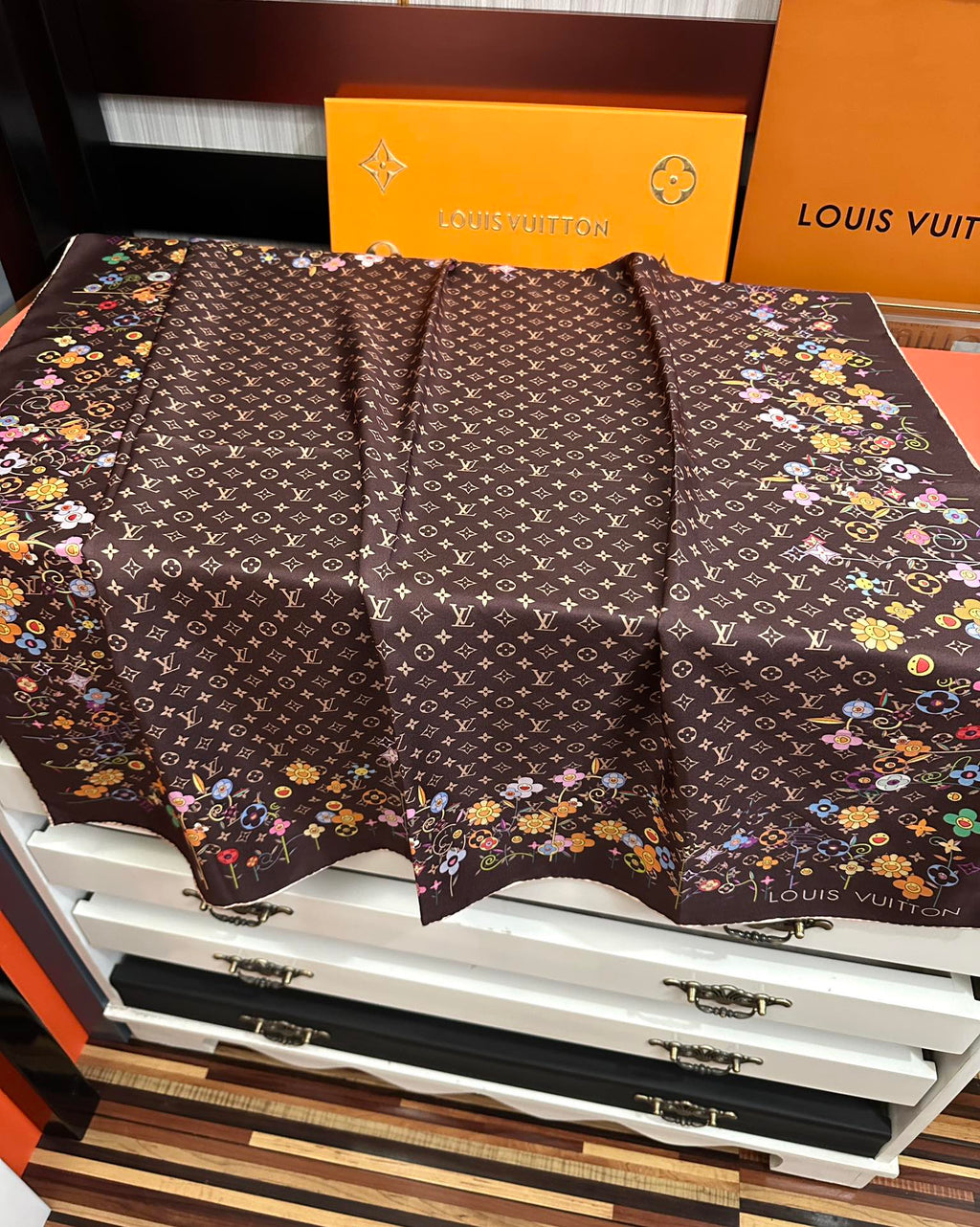 LOUIS VUITTON LV SCARF 90 CM IN SILK 730542