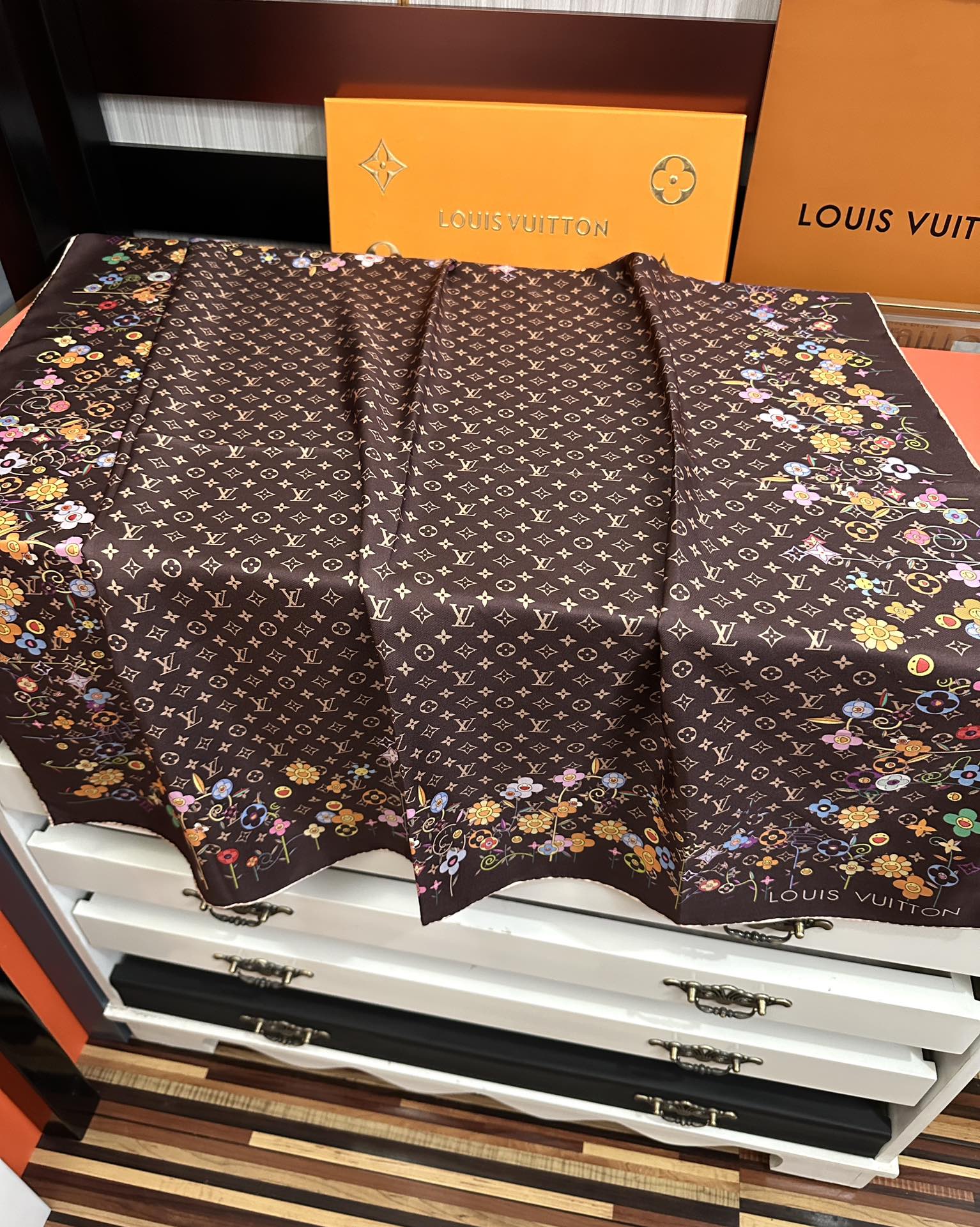 LOUIS VUITTON LV SCARF 90 CM IN SILK 730542