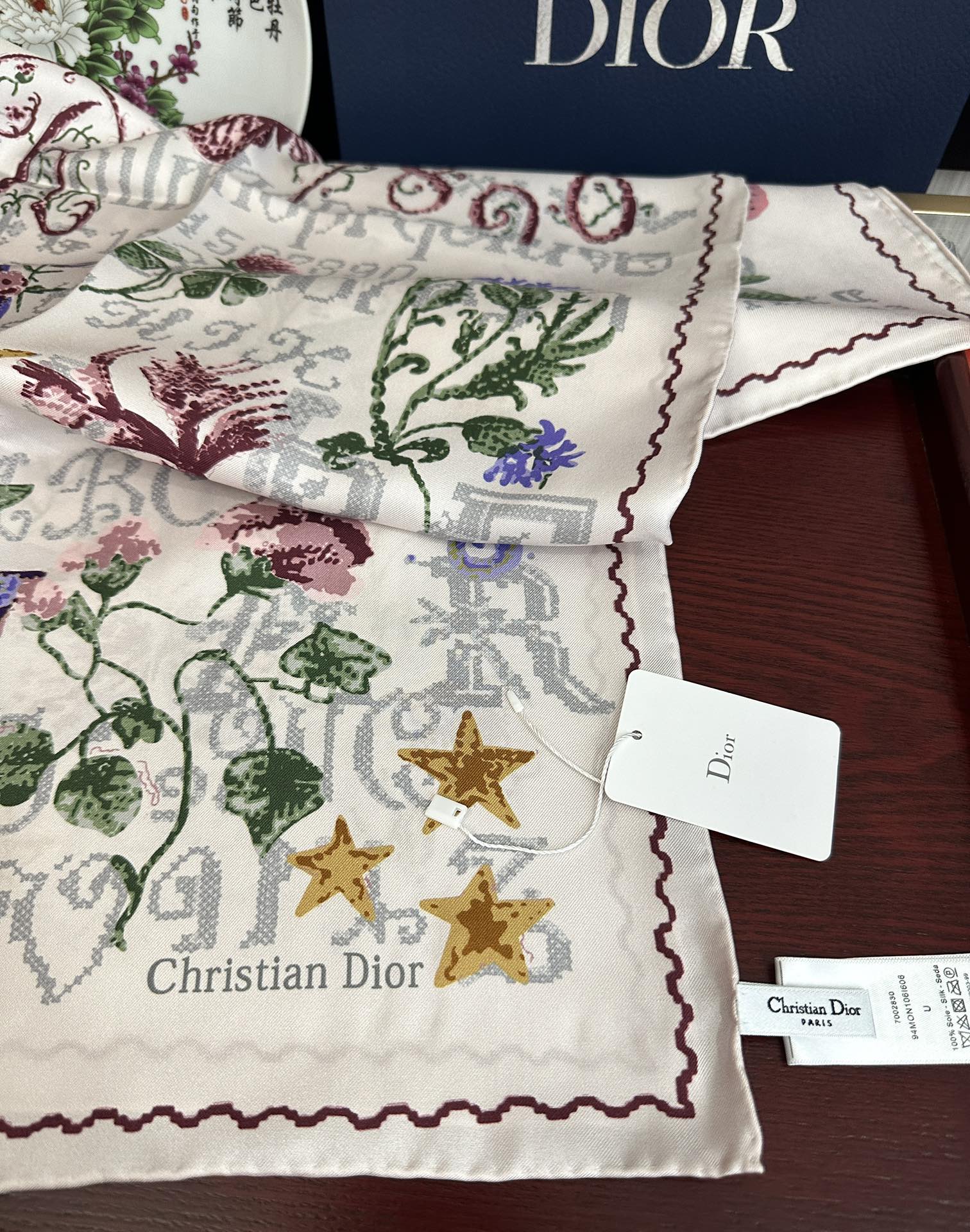 DIOR SQUARE SCARF 90 CM IN WHITE SILK MOTIF 735744
