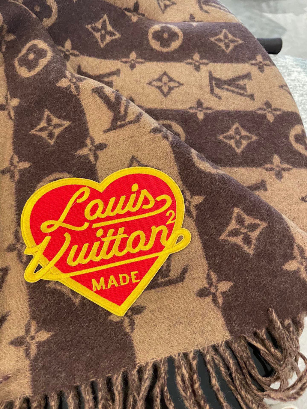 LOUIS VUITTON TIGER PATTERN SCARF 205 CM IN CHOCOLATE BROWN CASHMERE 390874
